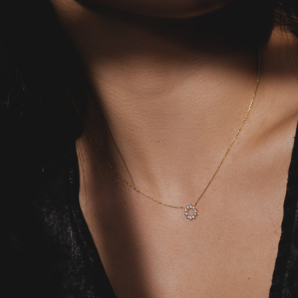 18ct Gold Diamond Circle Necklace