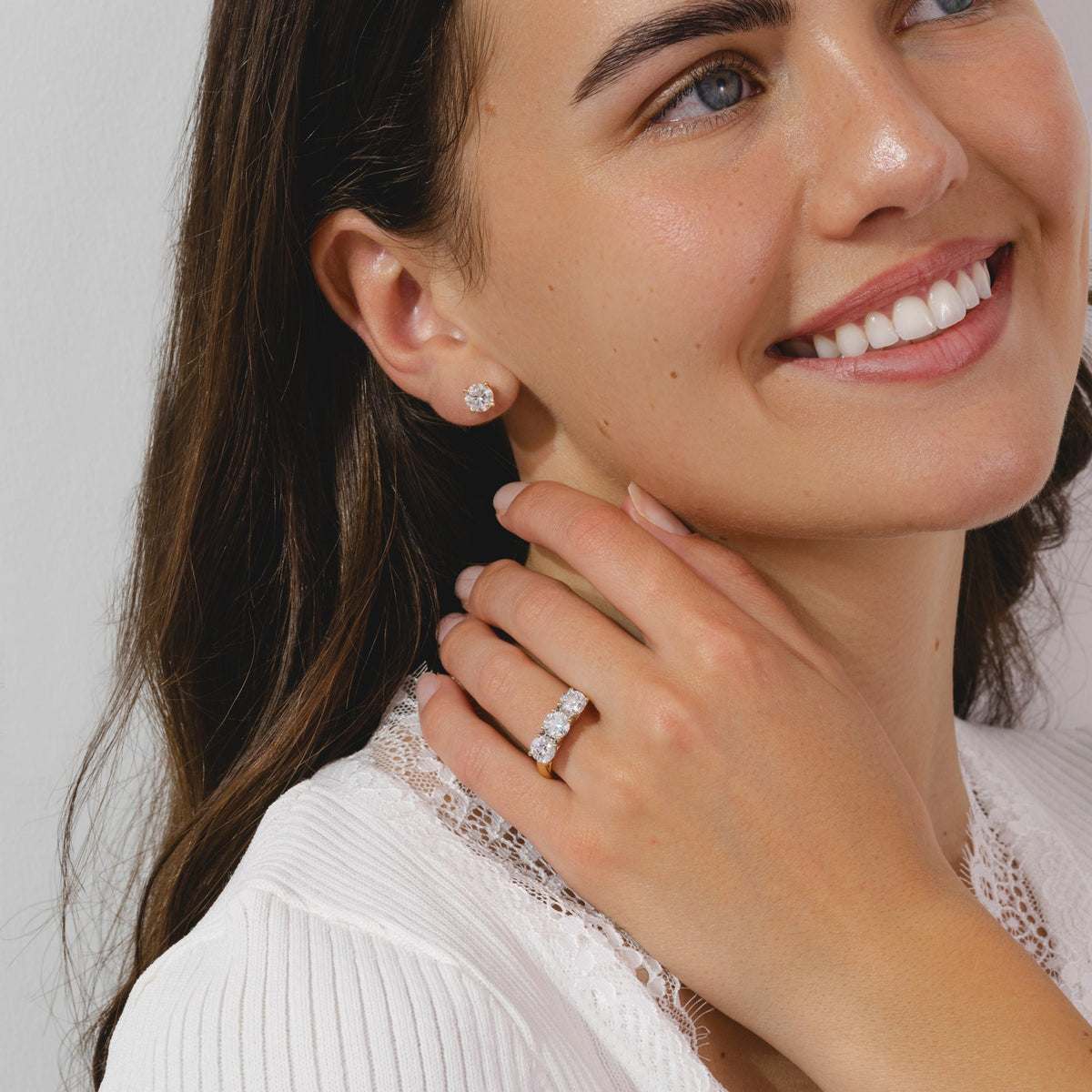 18ct Gold 3 Stone Lab Diamond Ring 2.25ct