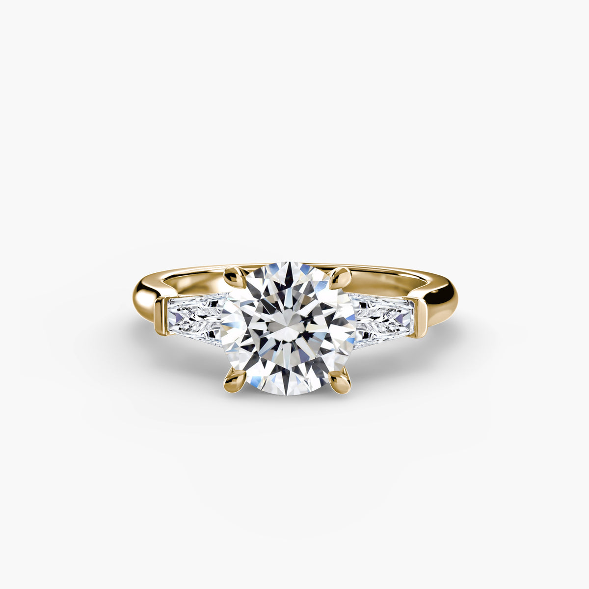 Solitaire Ring with tapered Baguettes